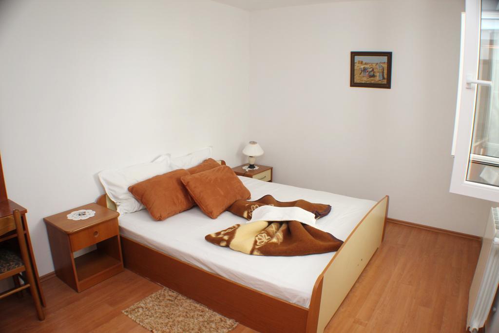 Apartments Mimoza Brist Bilik gambar